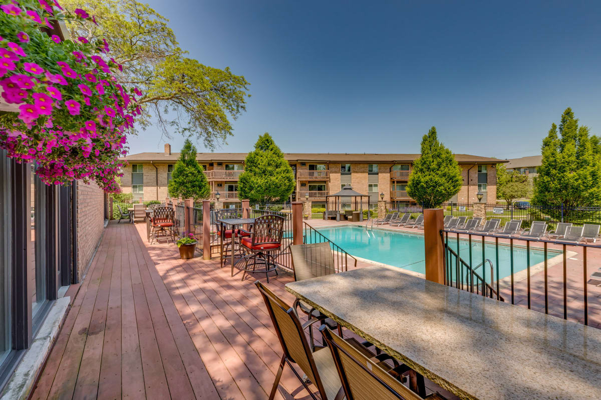 Photos of Berrytree Apartments near Michigan State University East